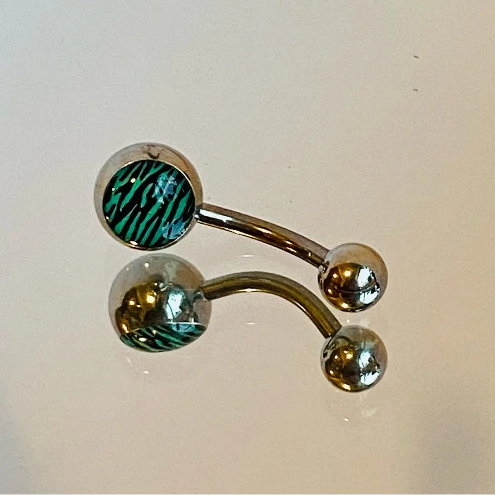 Zebra Animal Print Gem Navel Belly Button Ring 14G Stainless Steel Green - Picture 3 of 5